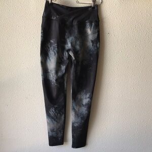 Alphalete Leggings Surface Power Black Oil Stain Crossover V Waist XS